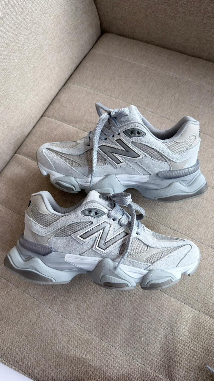 New Balance 9060 - Cinza gelo