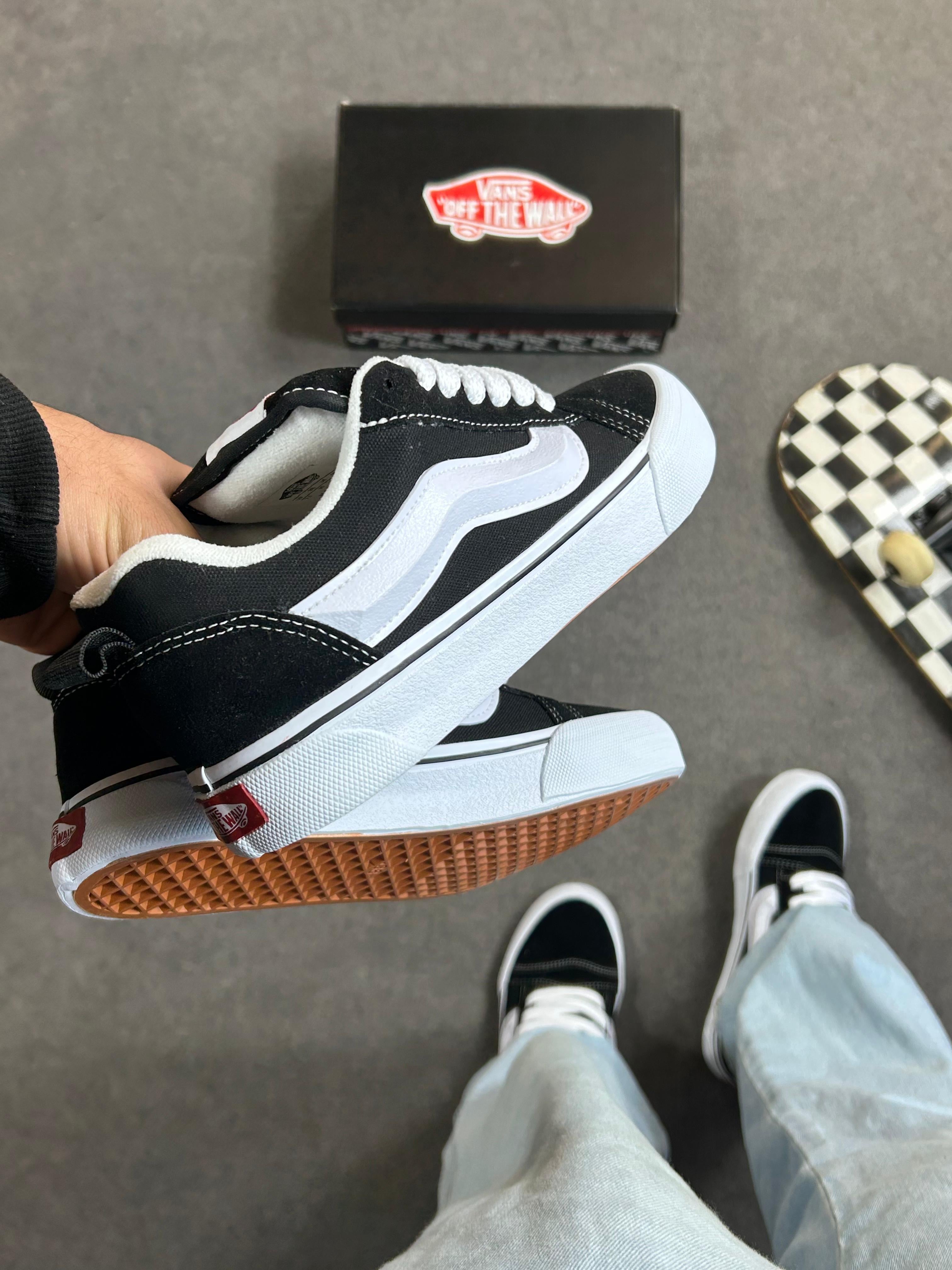 Vans Knu - Preto e Branco