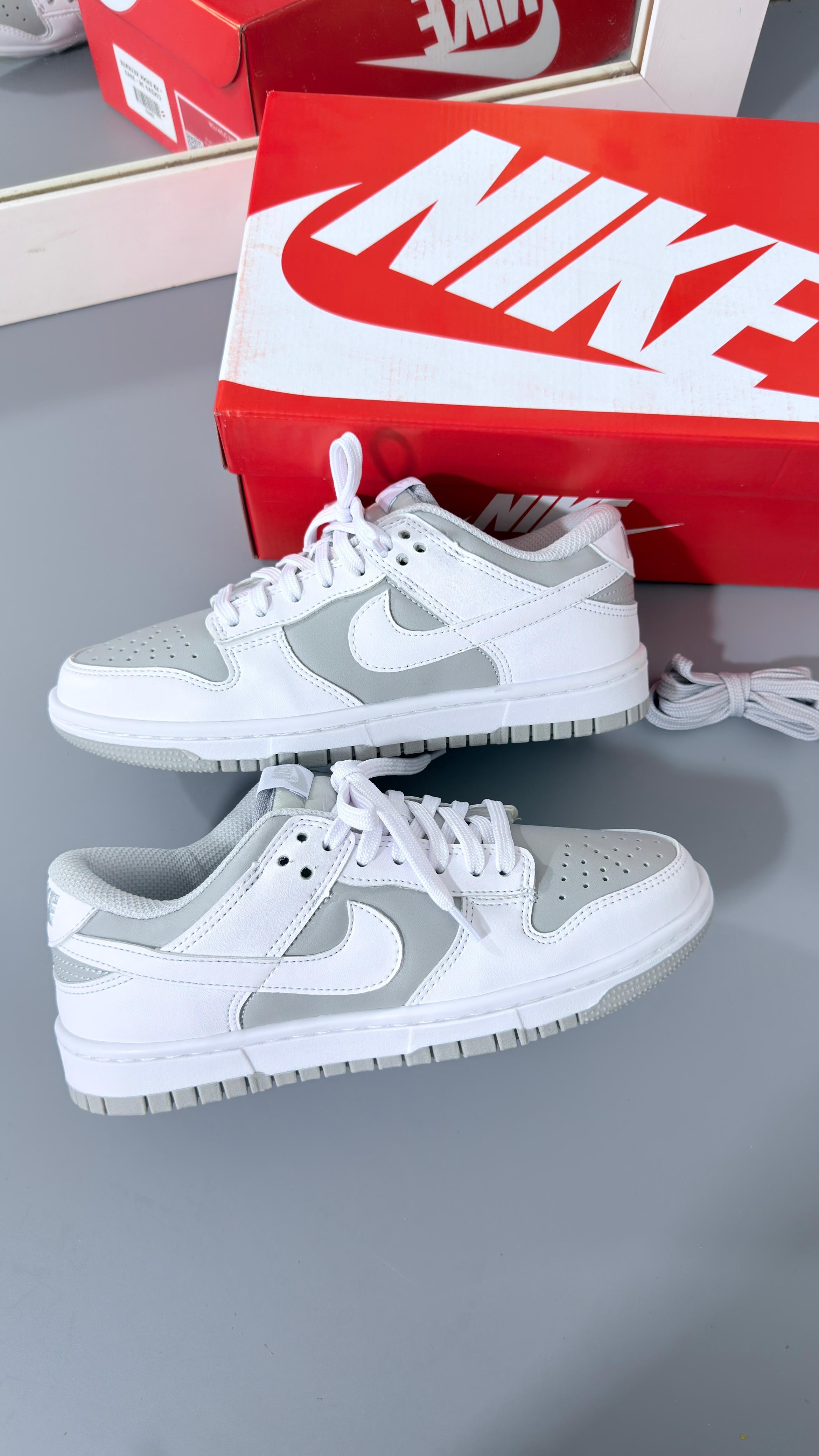 Nike Dunk Low - Cinza Reverse
