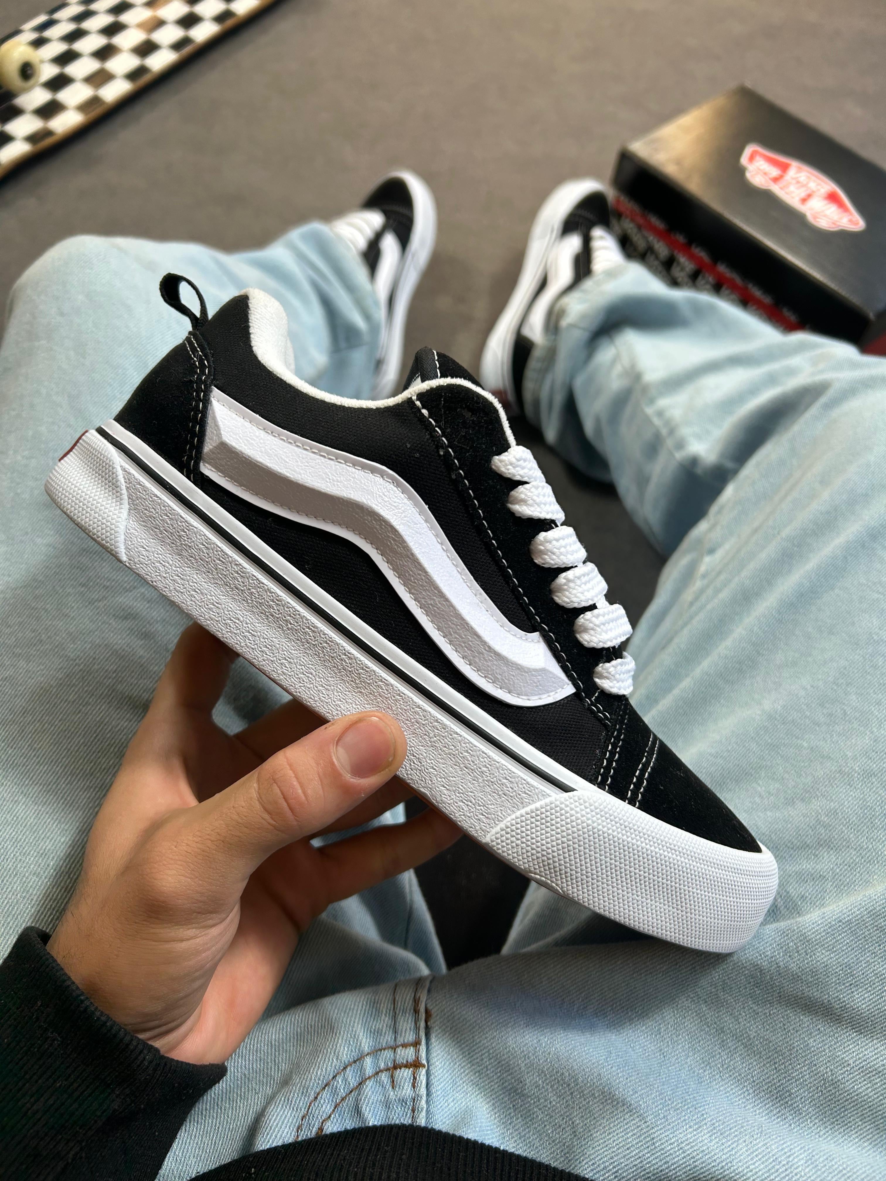 Vans Knu - Preto e Branco