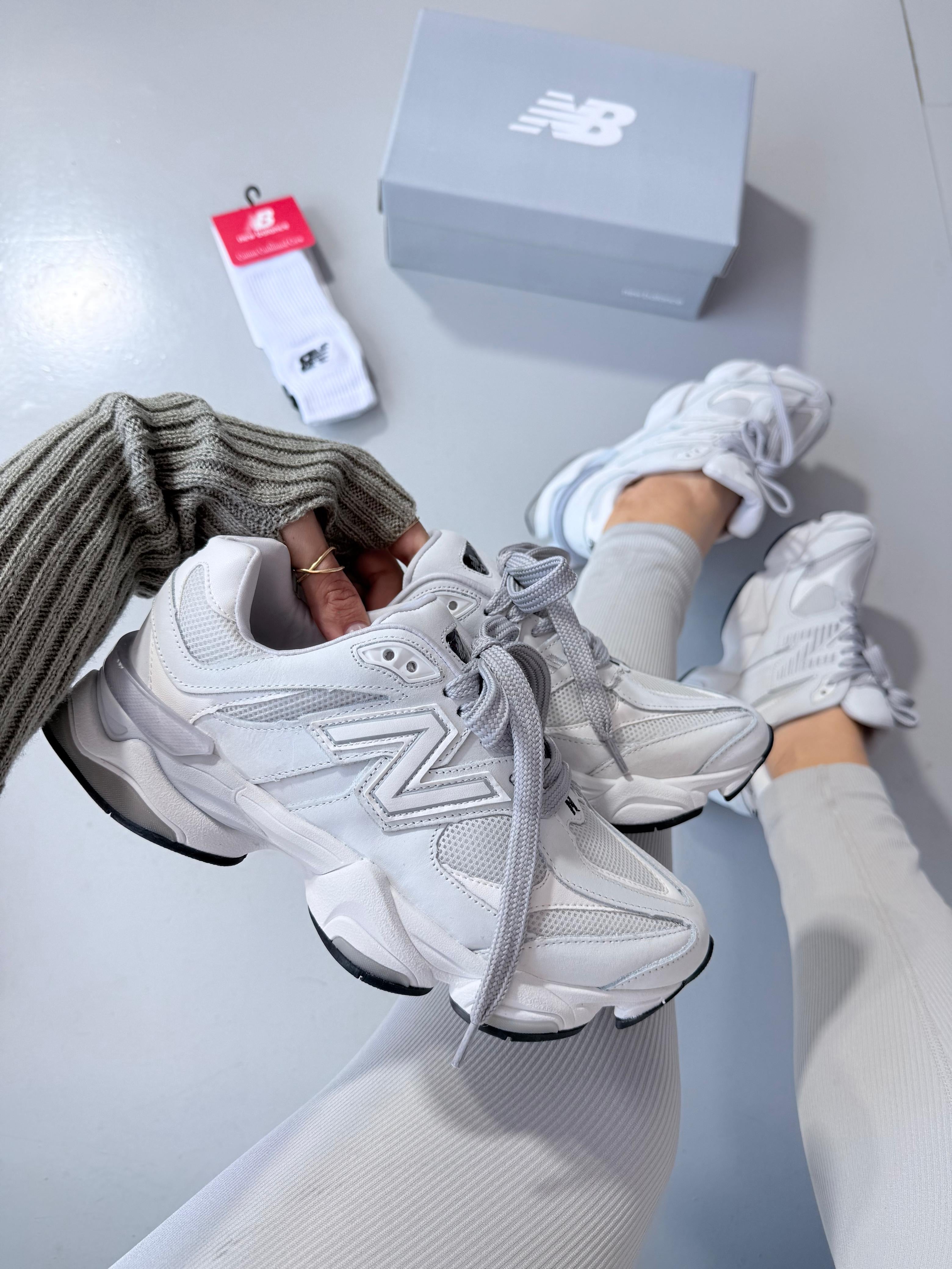 New Balance 9060 - Cinza