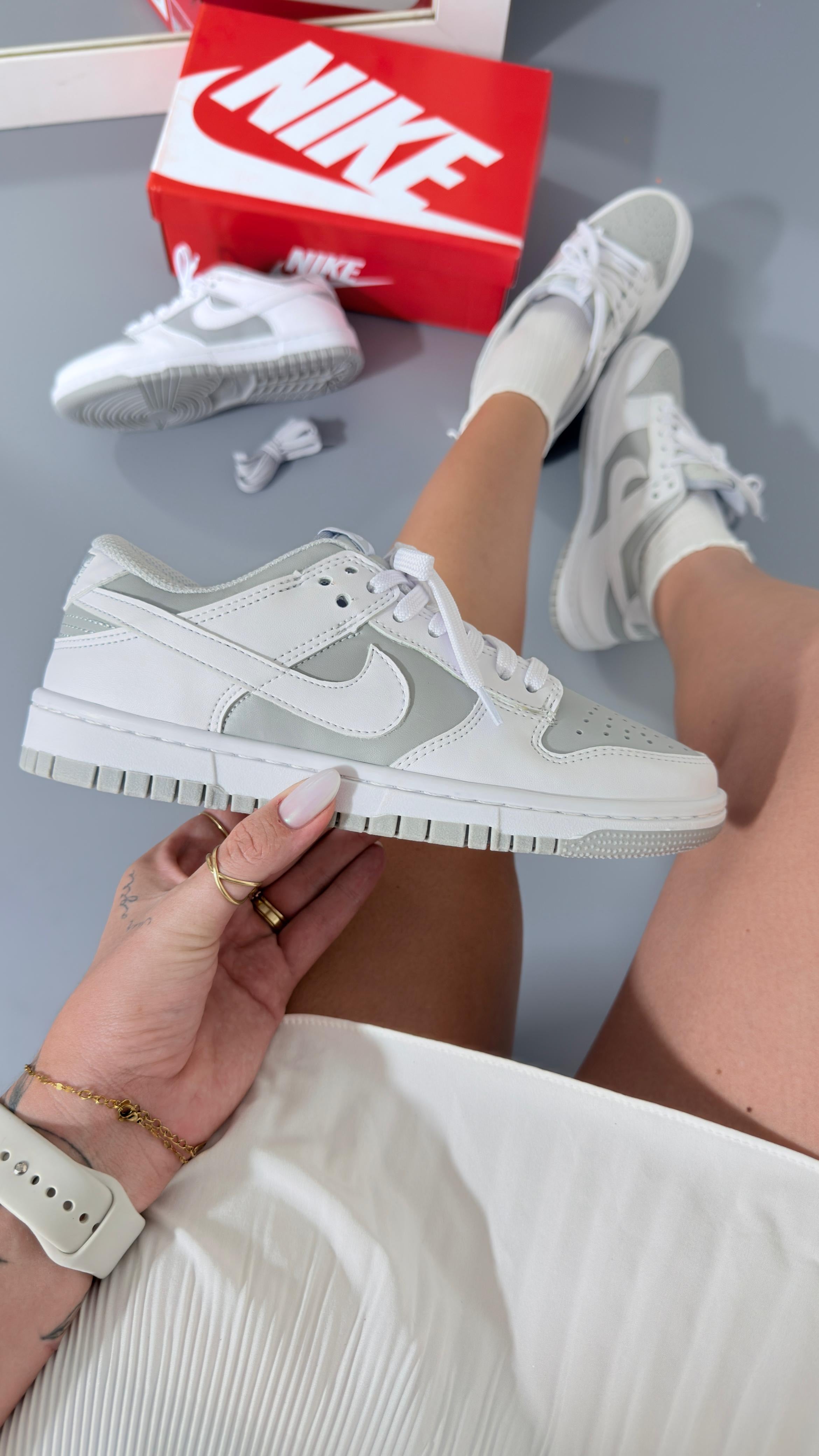 Nike Dunk Low - Cinza Reverse
