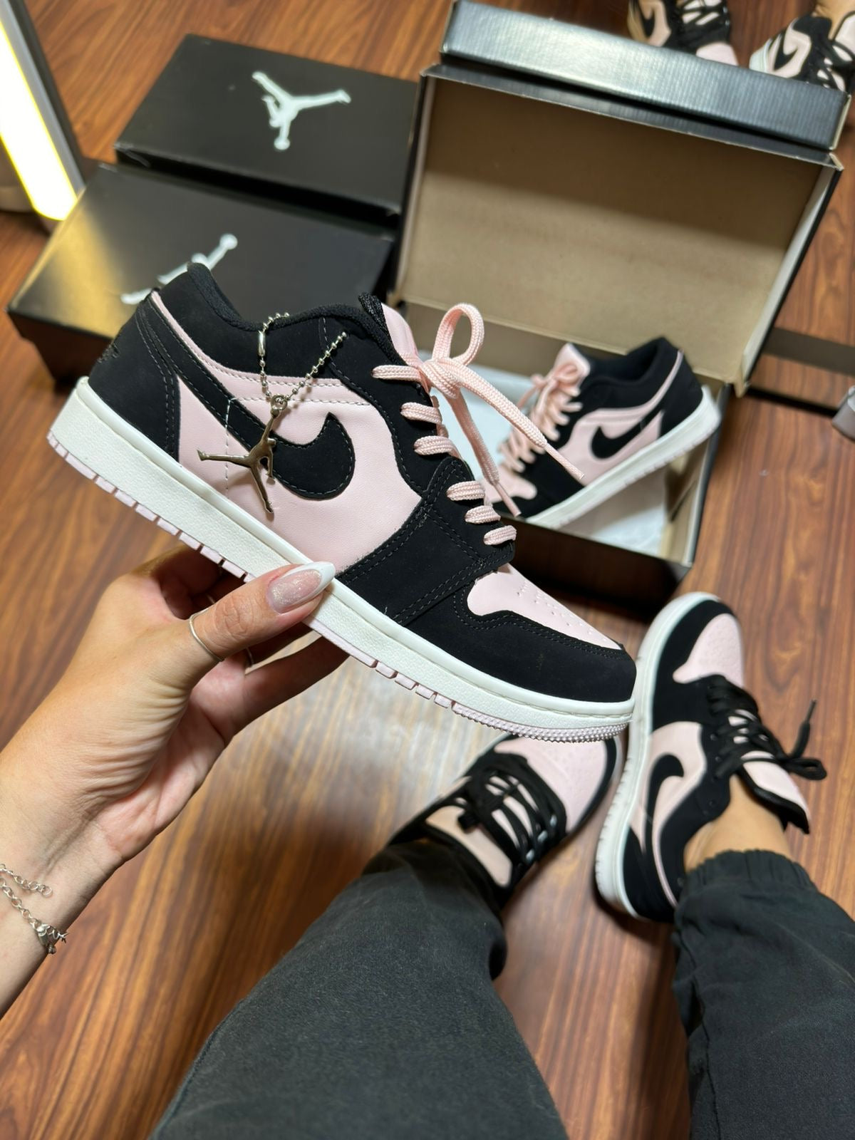 Nike Jordan Low Prime - Preto/Rosê