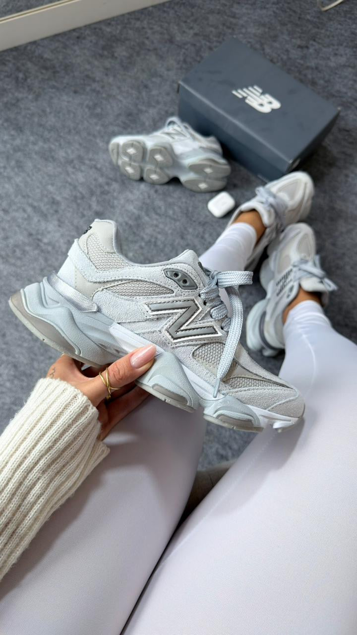 New Balance 9060 - Cinza gelo